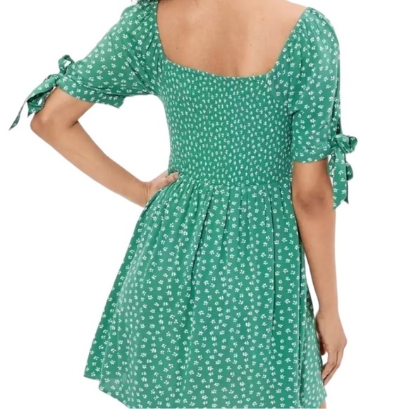 AMERICAN EAGLE, NWOT, GREEN PRINT MINI DRESS WITH SMOCKED TOP & FULL SKIRT.SIZEM - Picture 3 of 8